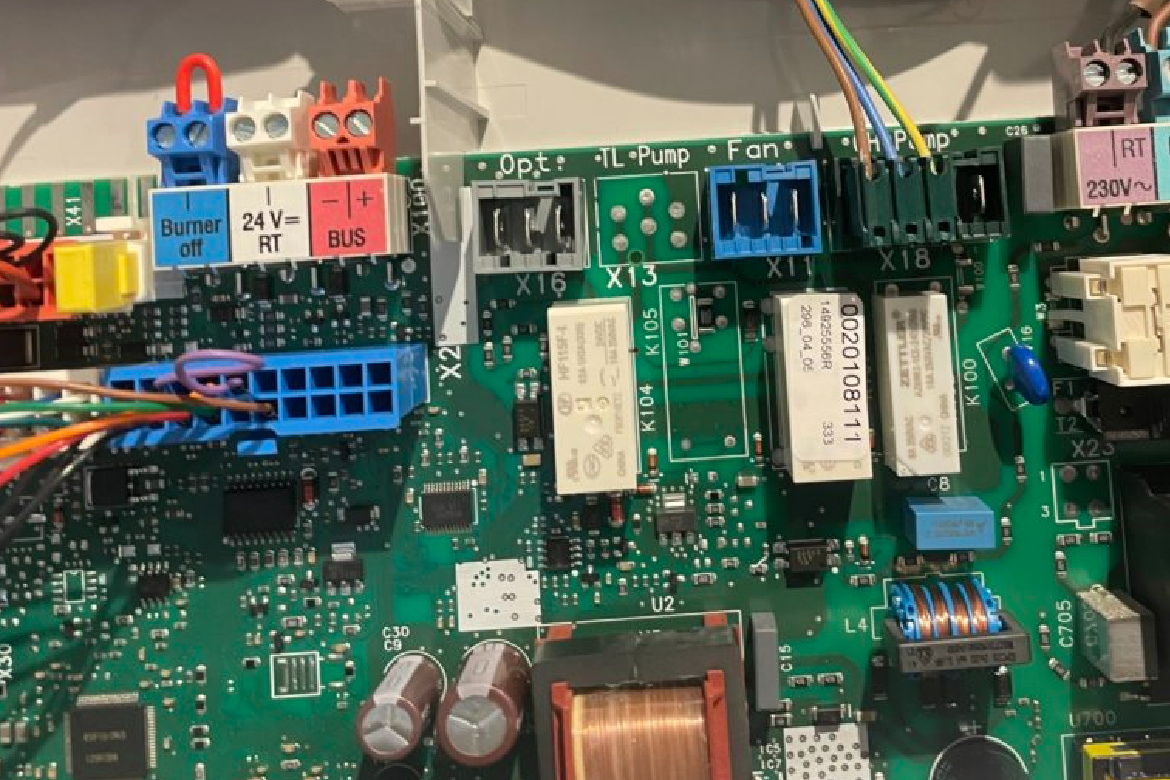 N4 Gas engineer carrying out a heating repair